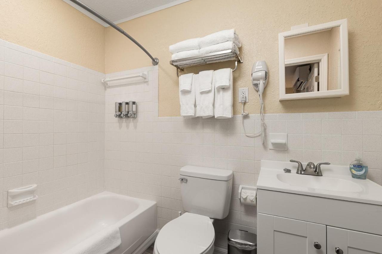 Idlewild Lodge And Rv Park Lake Panasoffkee エクステリア 写真