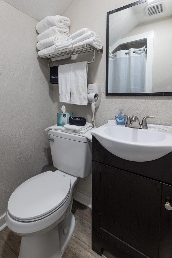 Idlewild Lodge And Rv Park Lake Panasoffkee エクステリア 写真